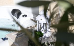 Fl 1 Ta'Lonza Luxury With Hot Tub By Homely